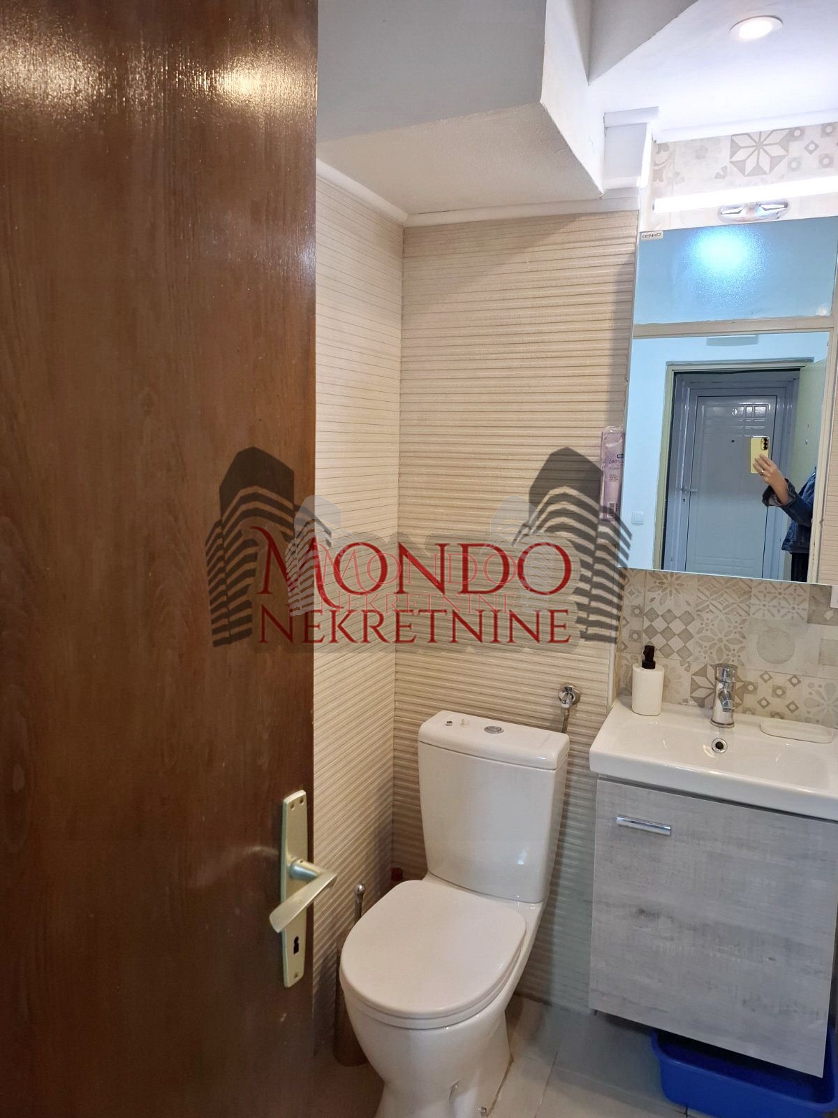 Izdaje se Jednoiposoban stan na Bulevaru Nemanjića