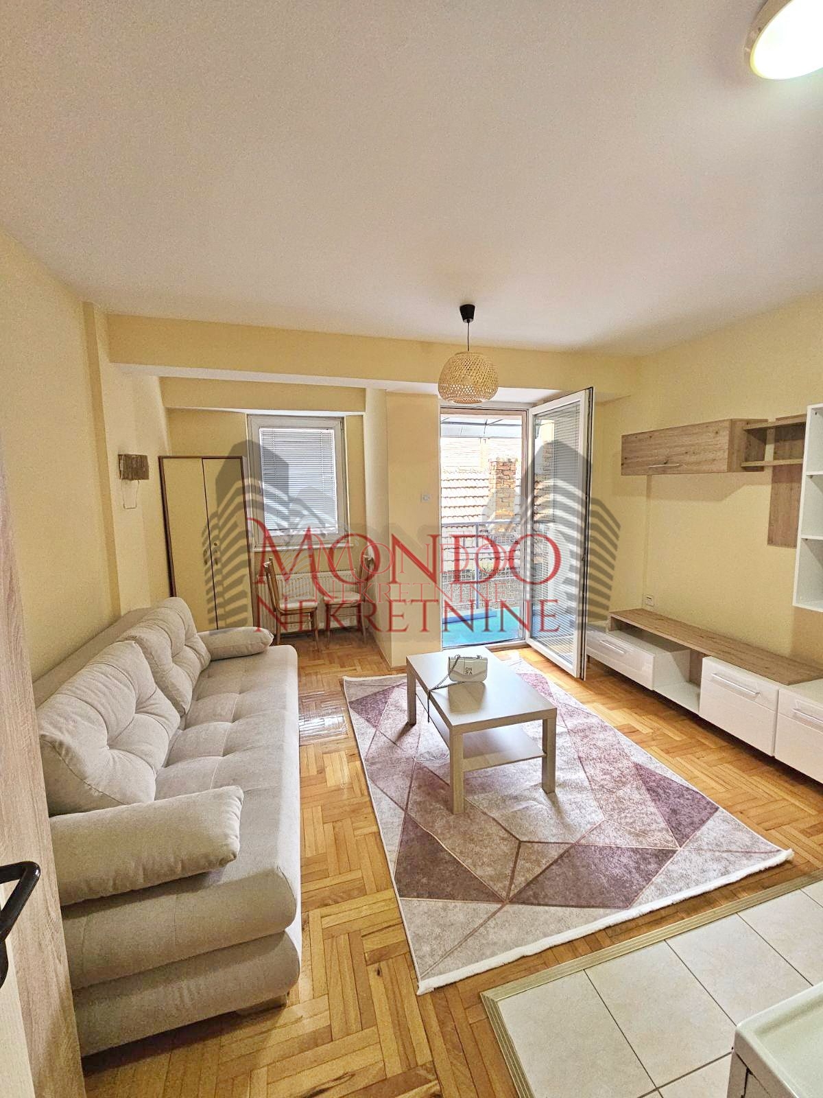 Garsonjera kod Doma zdravlja.