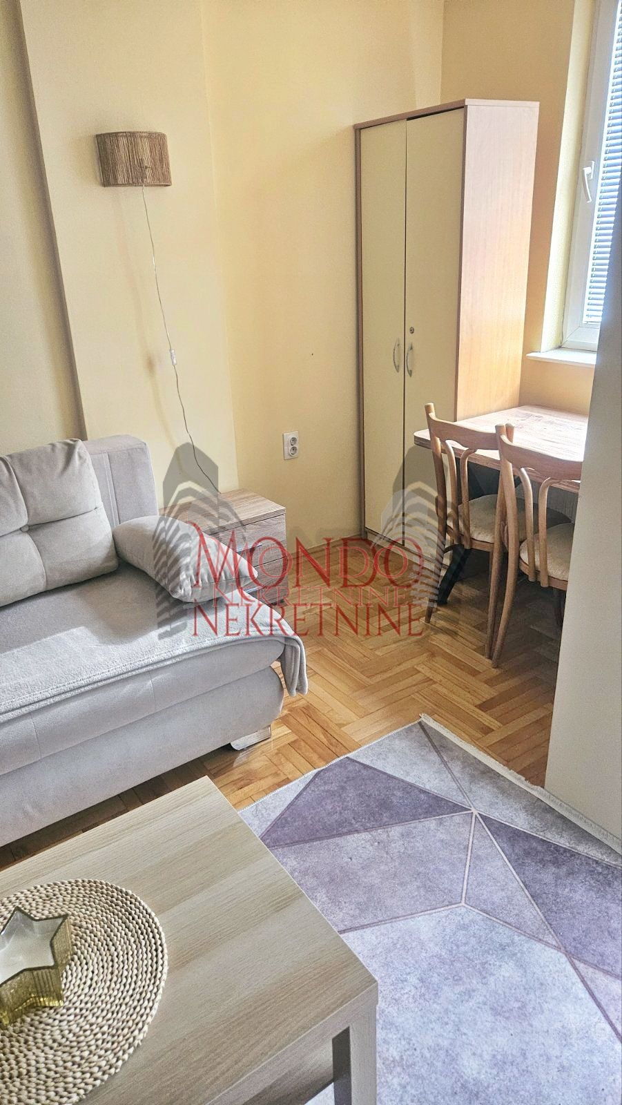 Garsonjera kod Doma zdravlja.