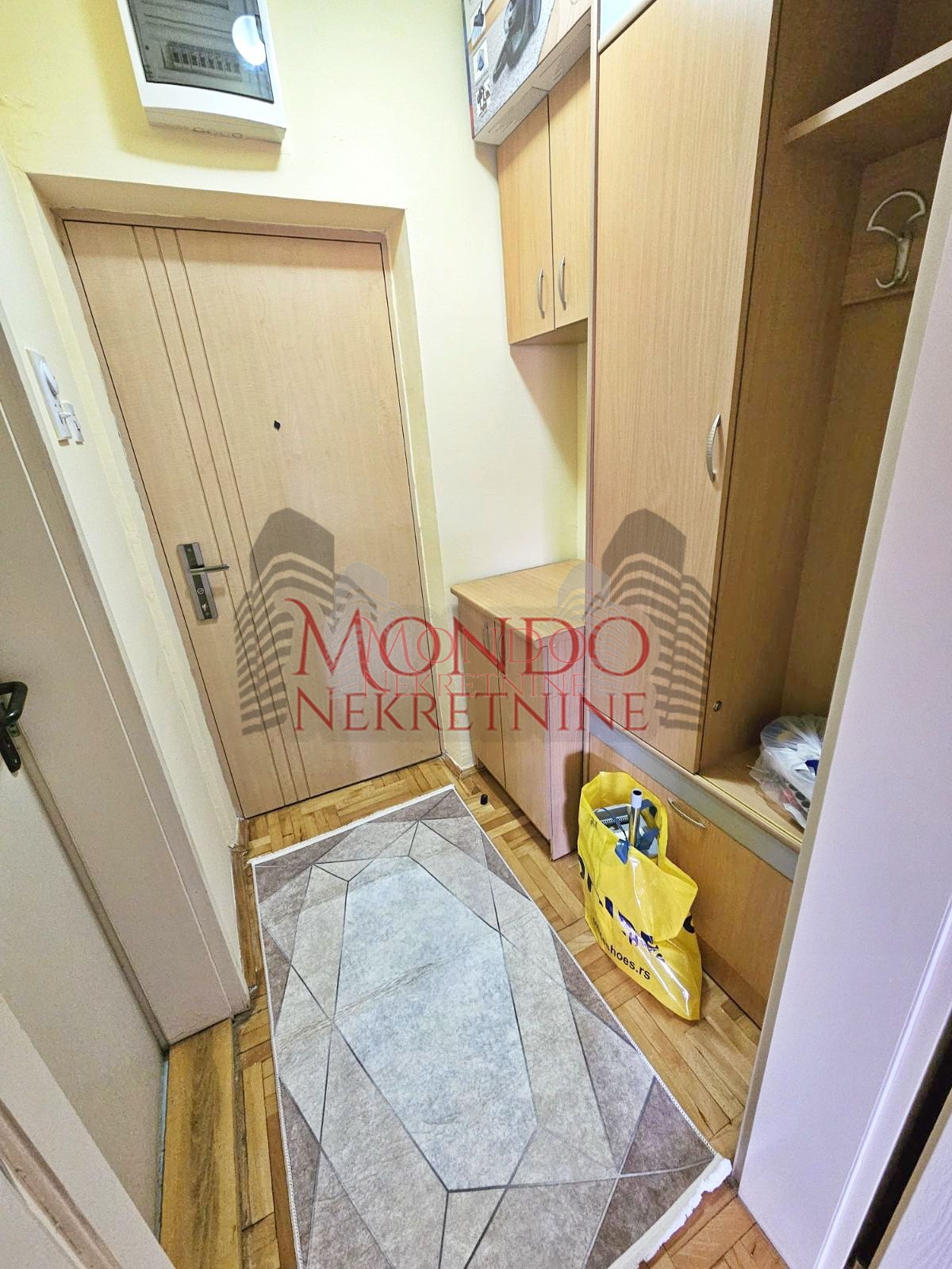 Garsonjera kod Doma zdravlja.