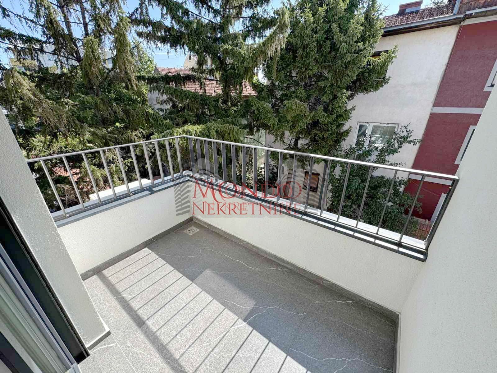 Dviposoban stan u novoj zgradi kod Bubanjske pijace i Difa