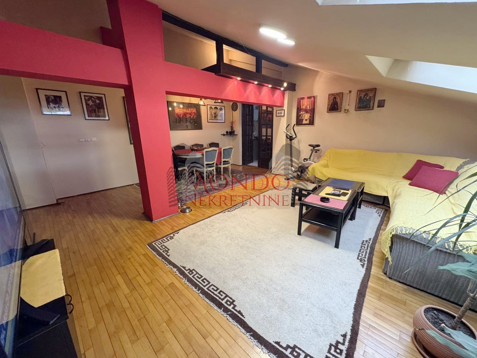 Trosoban stan na Bulevaru ul Blagoja Parovica kod Delte