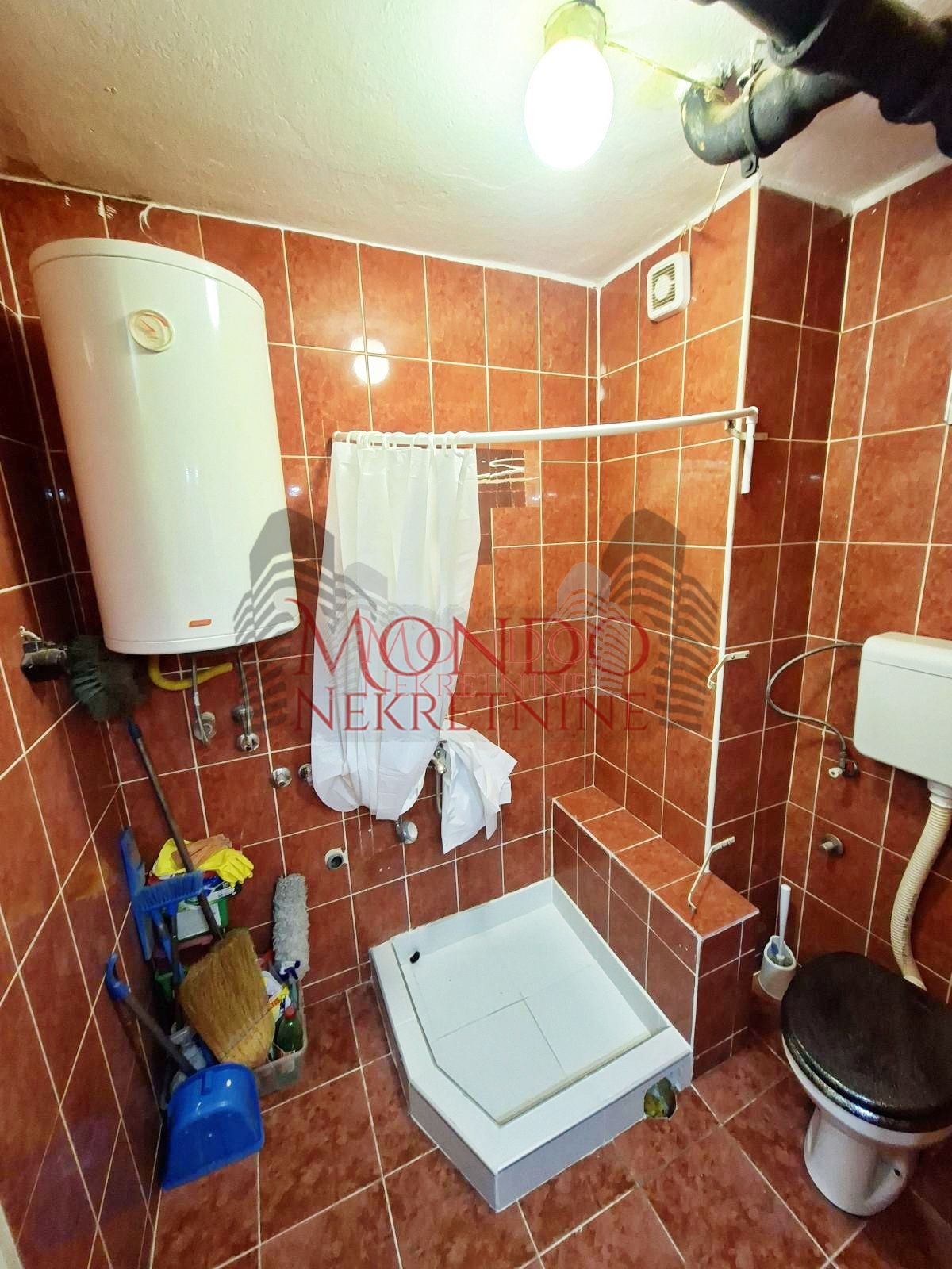 Dvoiposoban nenamešten stan u epicentru Niša