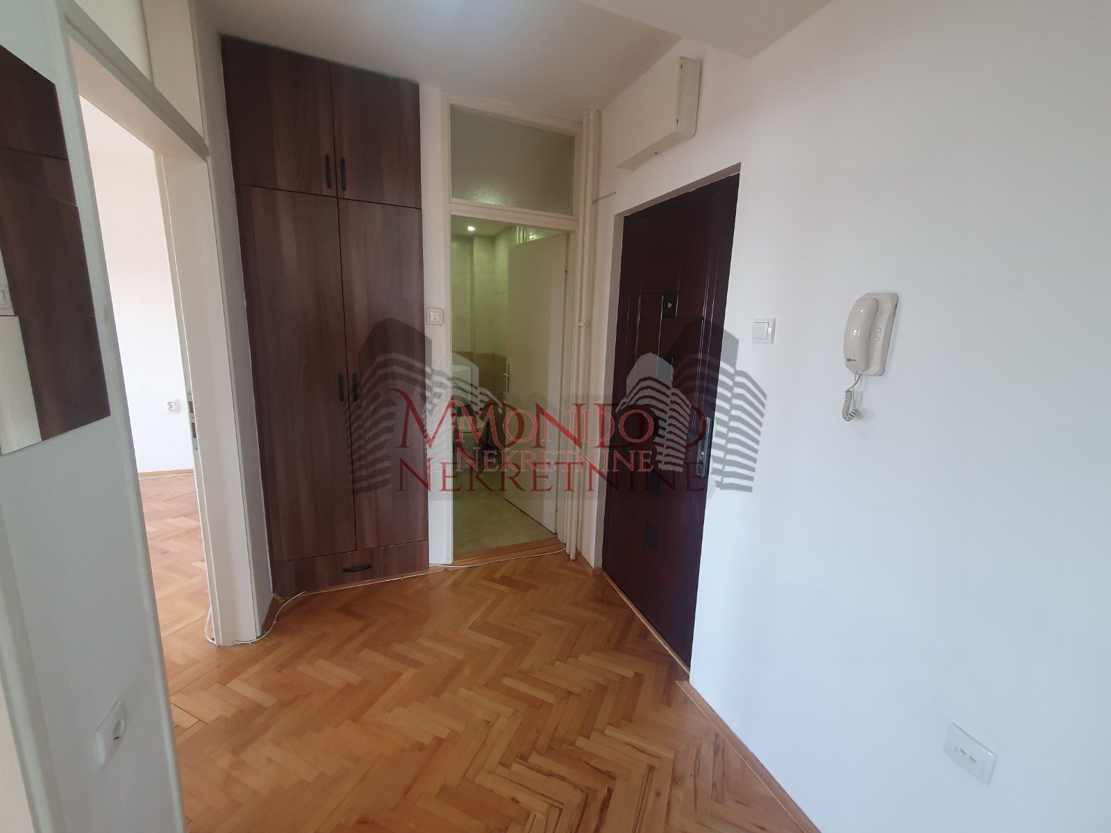 Troiposoban stan kod Pravnog fakulteta, CG, 86m2, Niš