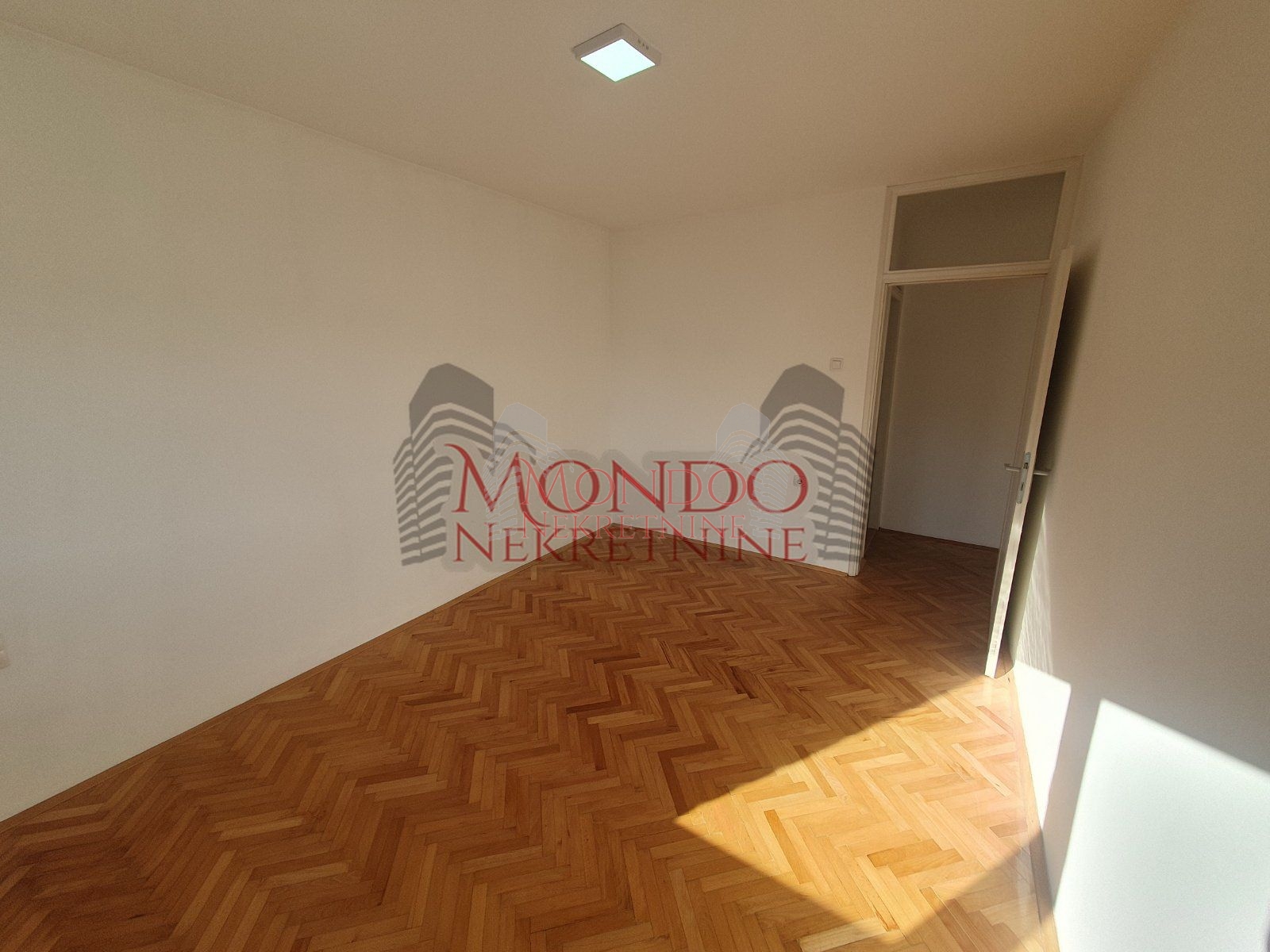 Troiposoban stan kod Pravnog fakulteta, CG, 86m2, Niš