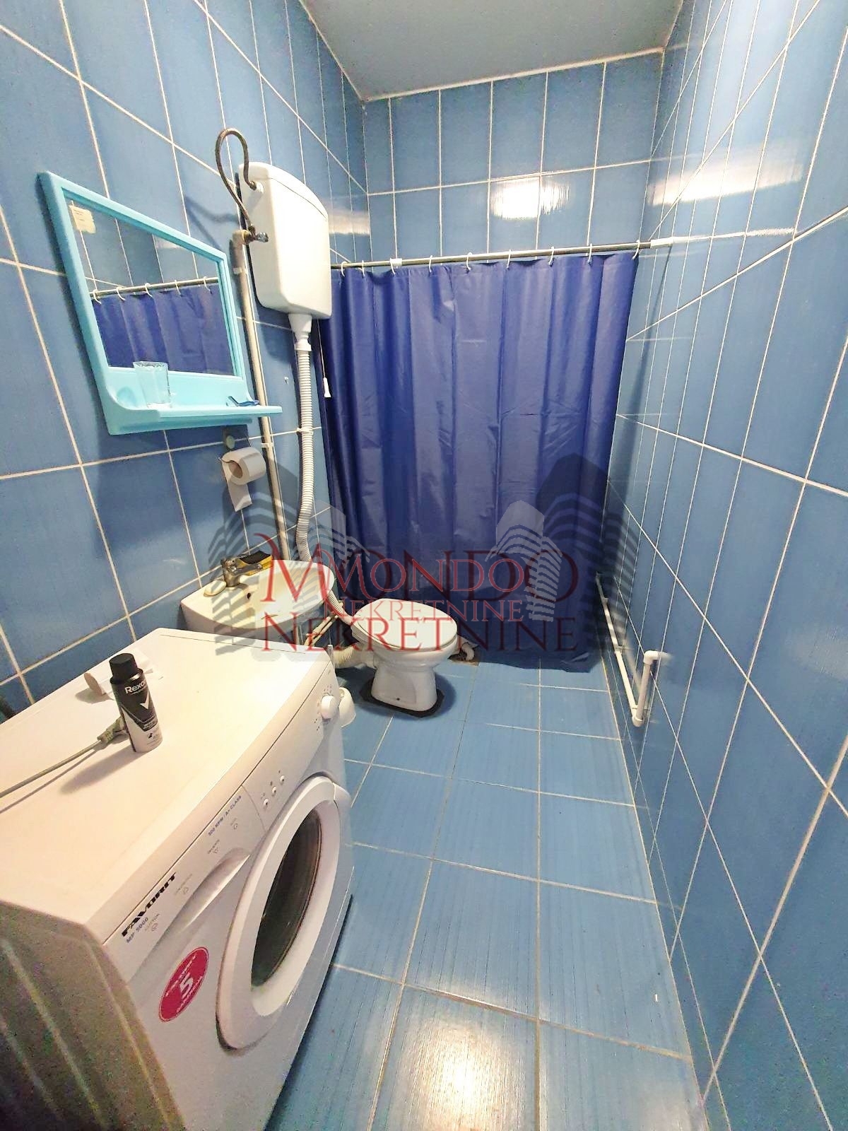 Garsonjera kod Pravnog fakulteta