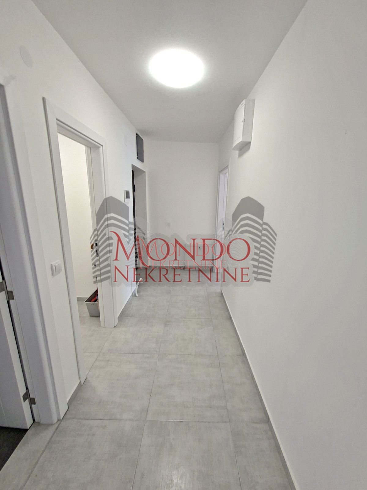 Troiposoban nenamešten stan,novogradnja Sunny Hill,Ledena Stena