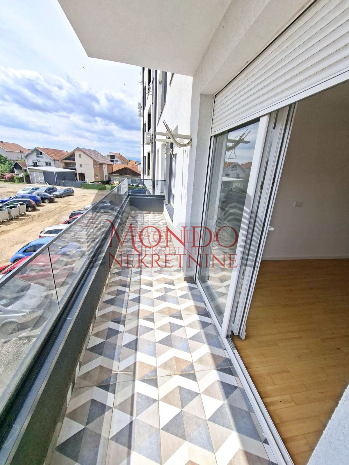 Troiposoban nenamešten stan,novogradnja Sunny Hill,Ledena Stena
