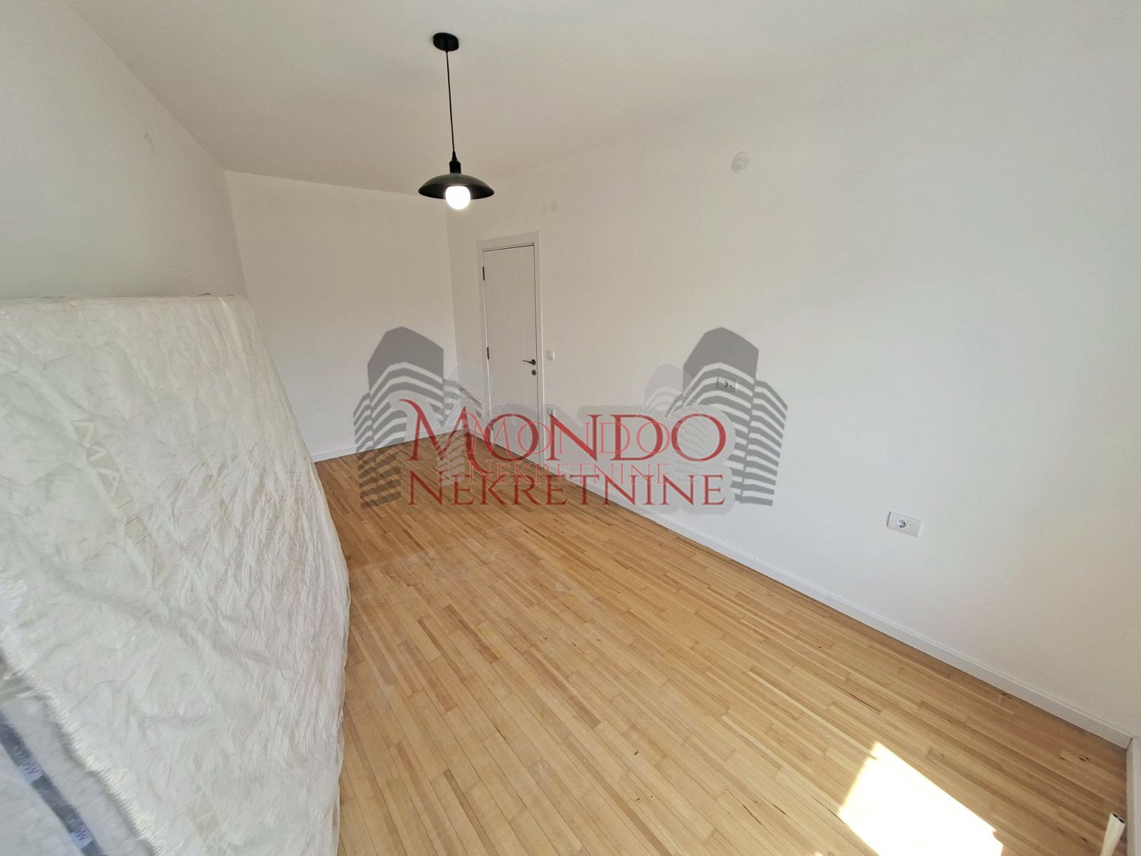 Troiposoban nenamešten stan,novogradnja Sunny Hill,Ledena Stena
