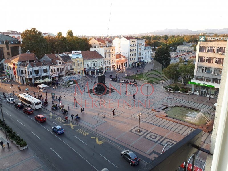 Izdaje se odlican renoviran stan u samom centru grada!