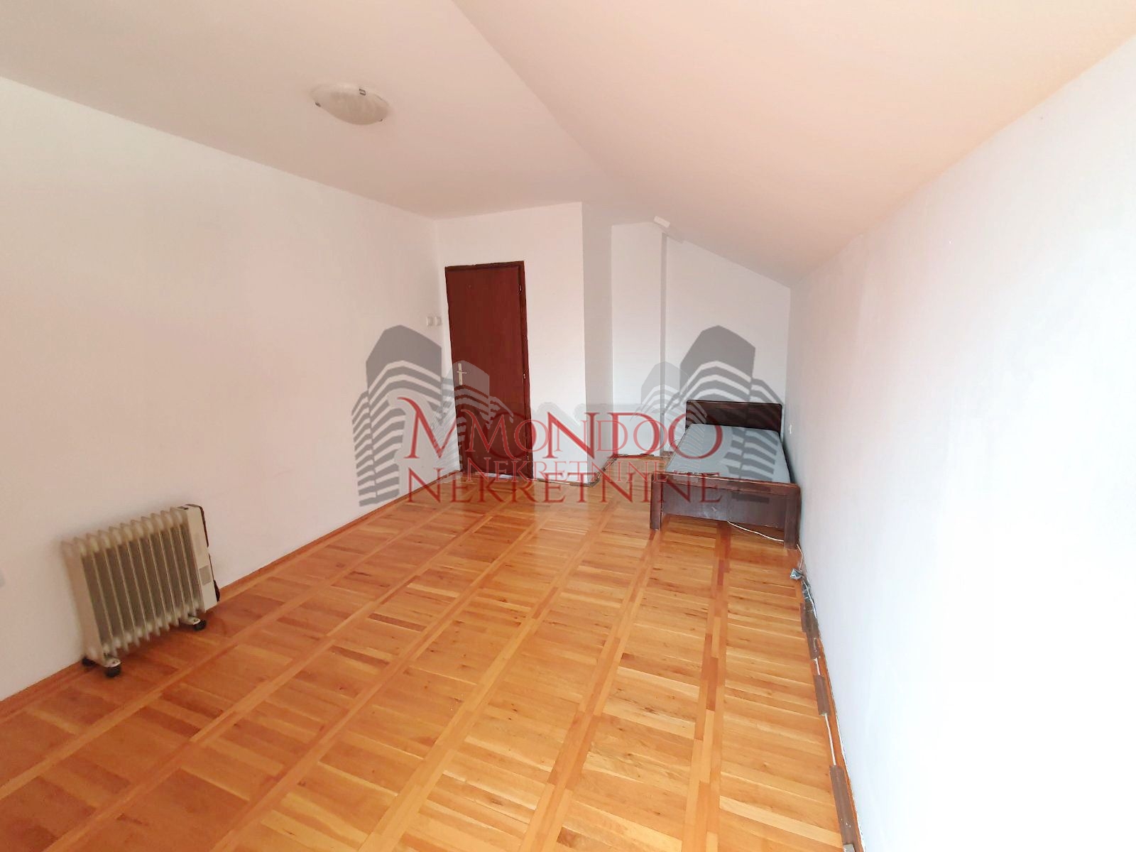 Četvrosoban stan kod lutkarskog pozorišta, ta, Niš