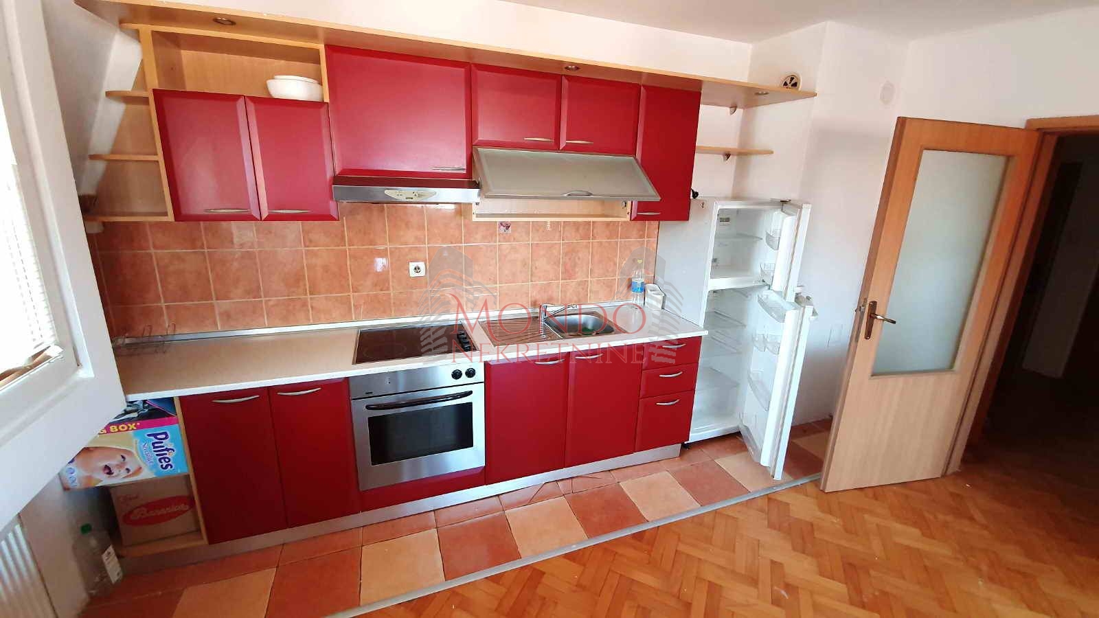 Jednoiposoban stan kod šojke, ta, Niš