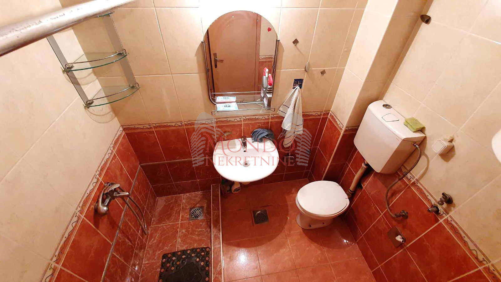 Jednoiposoban stan kod šojke, ta, Niš