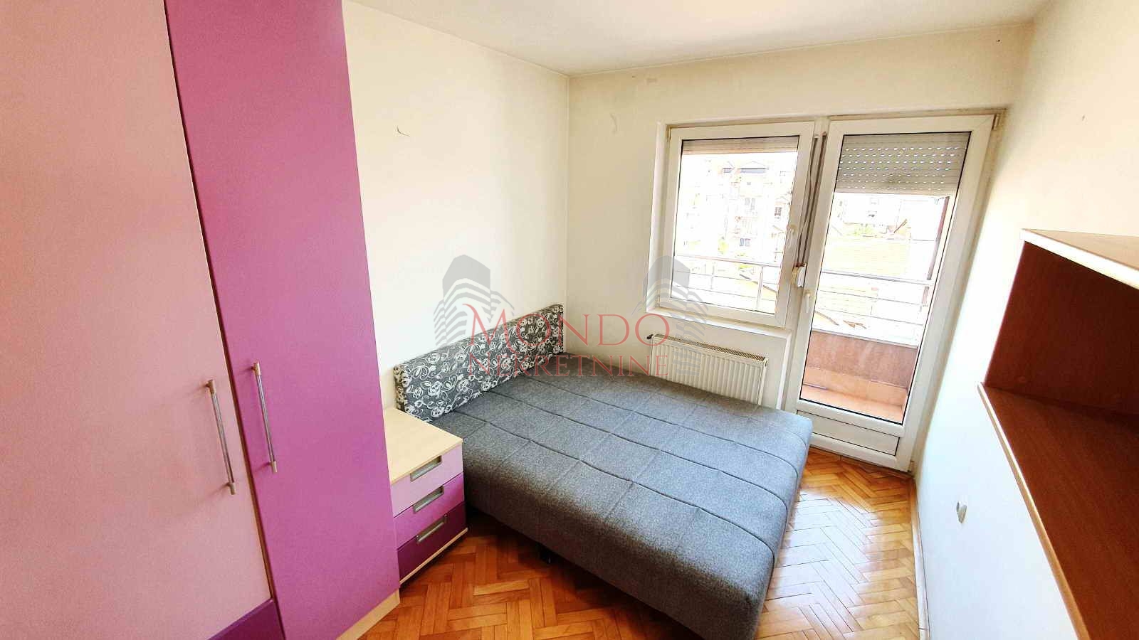 Jednoiposoban stan kod šojke, ta, Niš