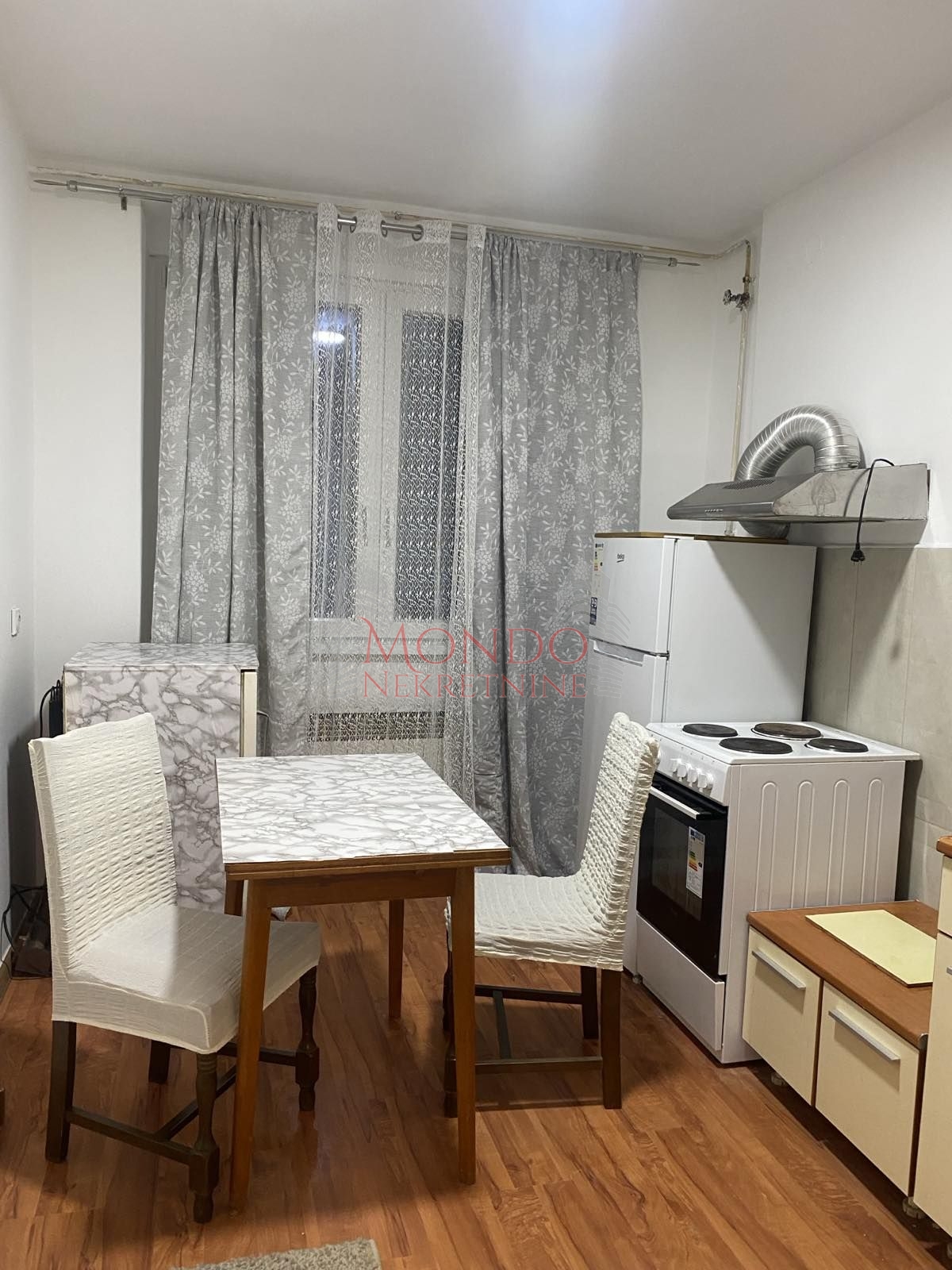 Dvosoban stan kod vojne bolnice, ta, peti sprat, Niš