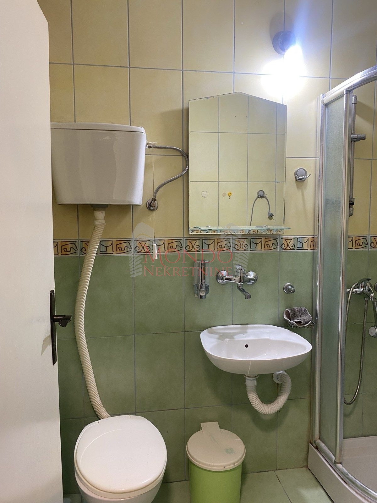 Dvosoban stan kod vojne bolnice, ta, peti sprat, Niš