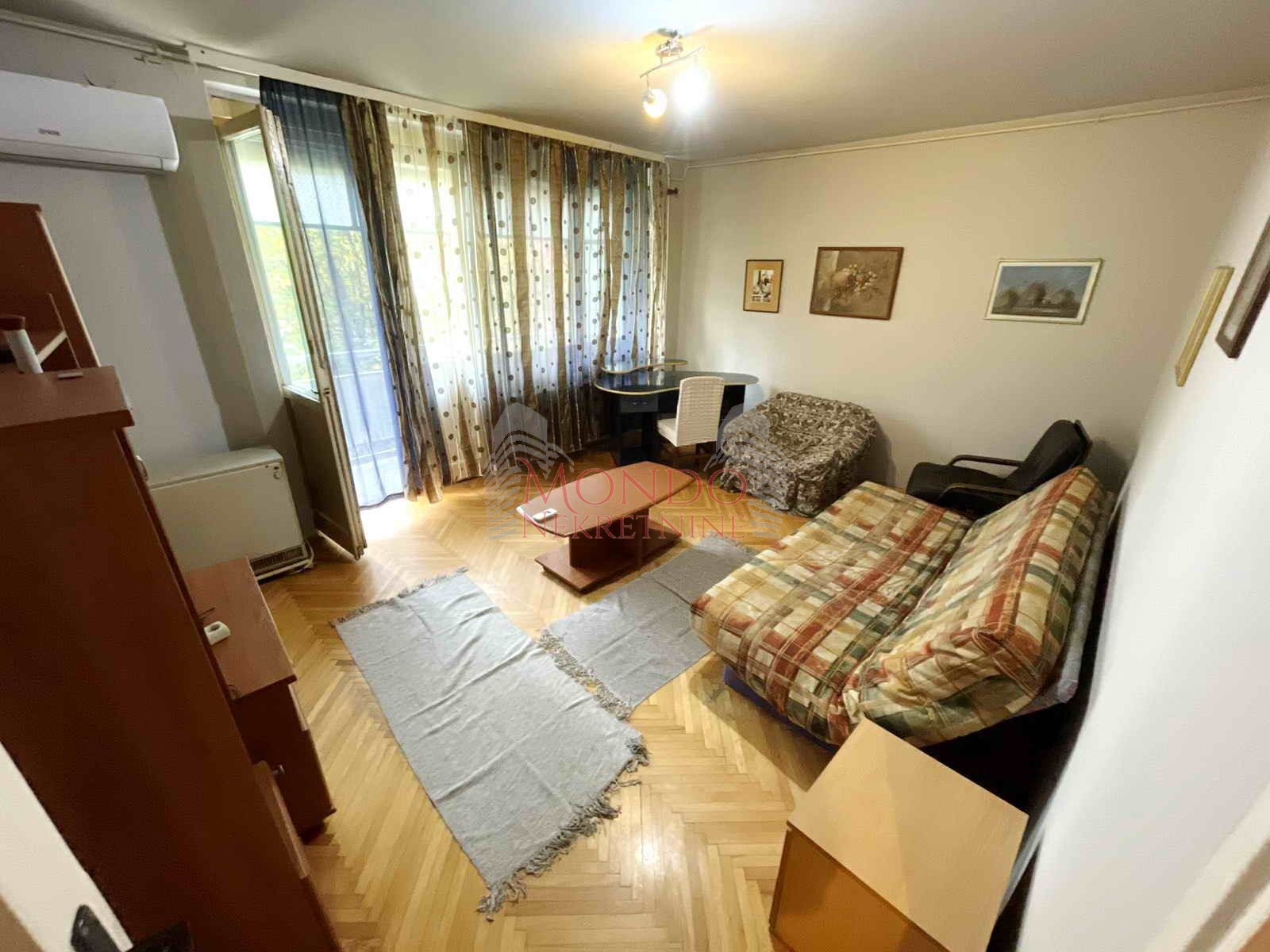 Dvosoban stan kod vojne bolnice, ta, peti sprat, Niš