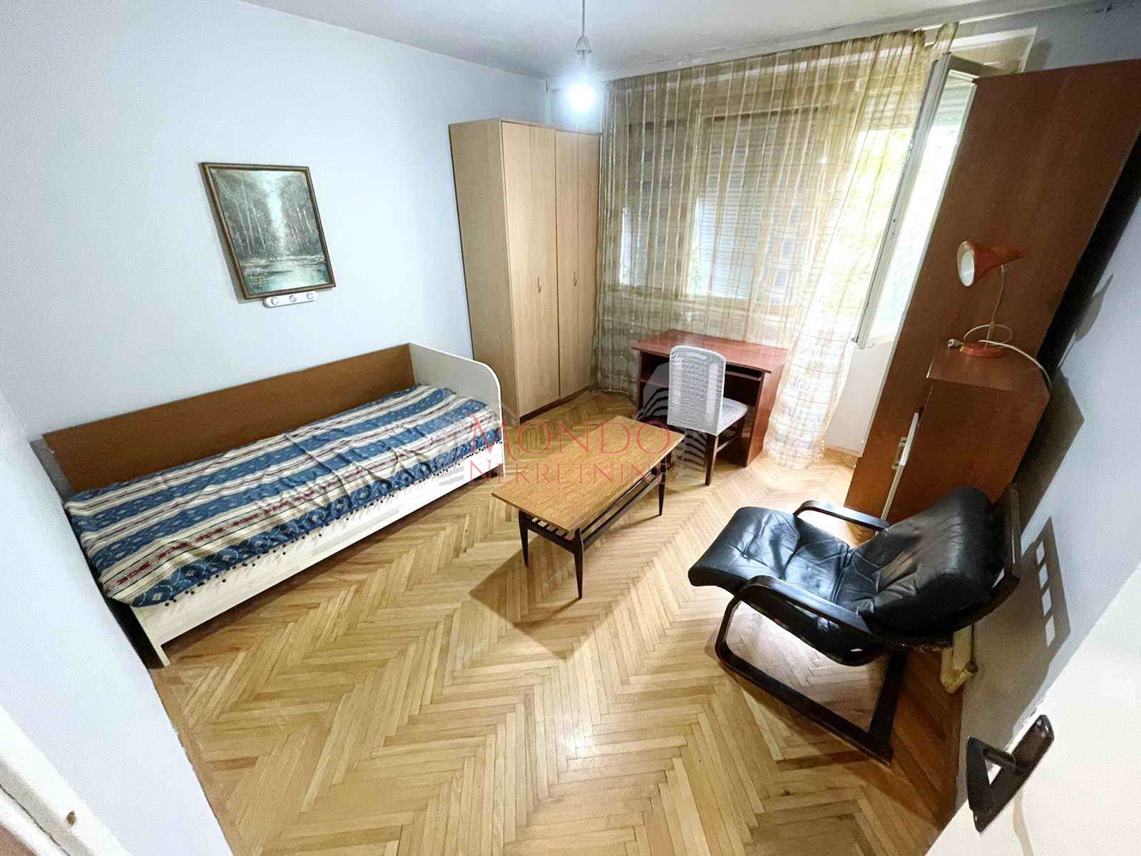 Dvosoban stan kod vojne bolnice, ta, peti sprat, Niš