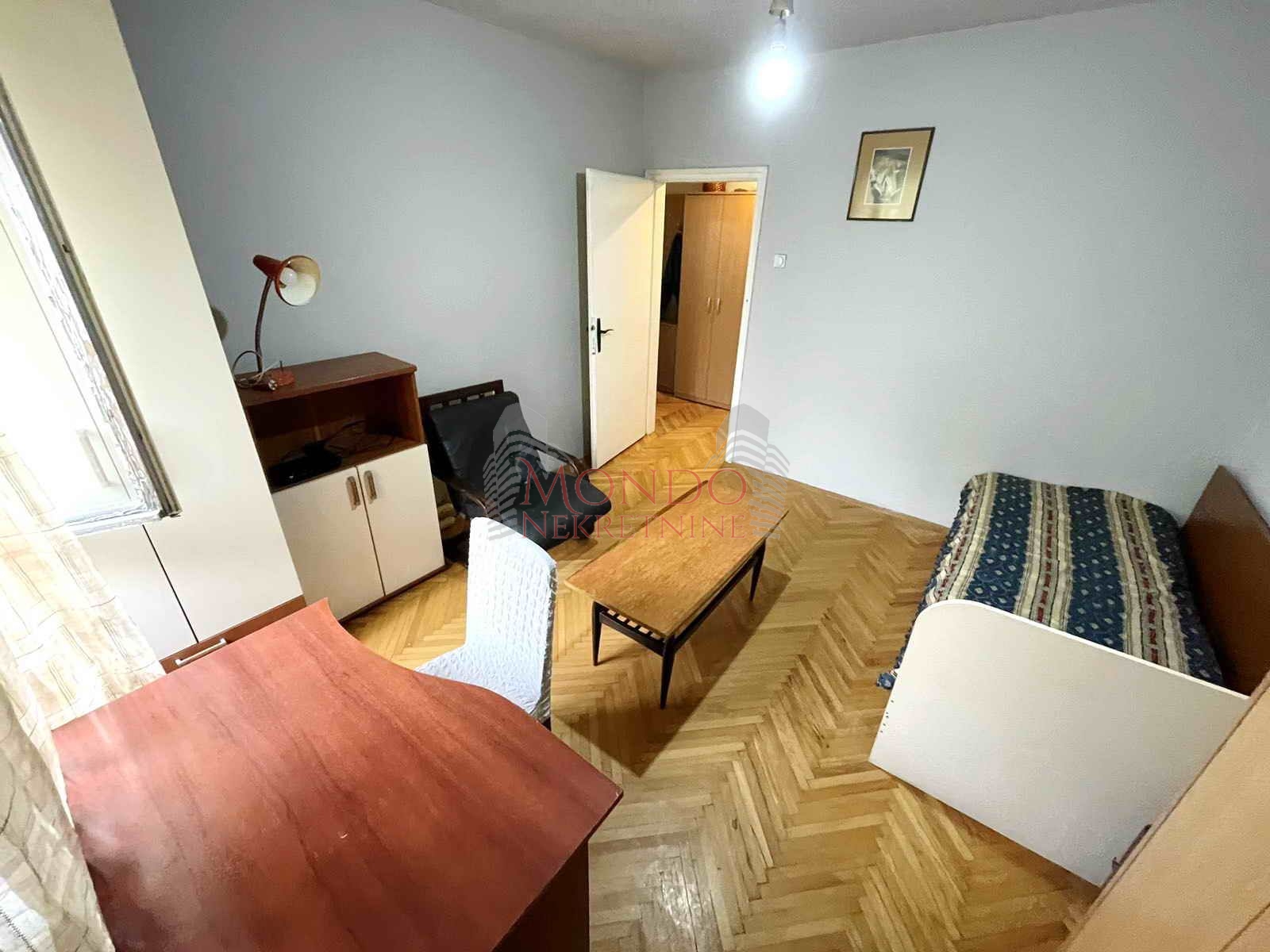 Dvosoban stan kod vojne bolnice, ta, peti sprat, Niš