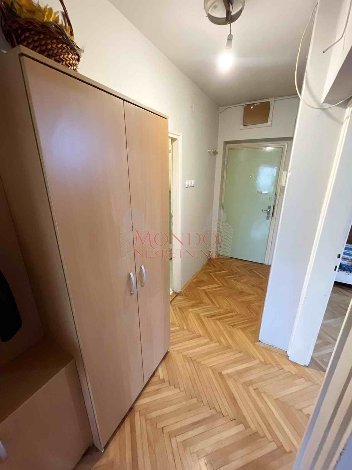 Dvosoban stan kod vojne bolnice, ta, peti sprat, Niš