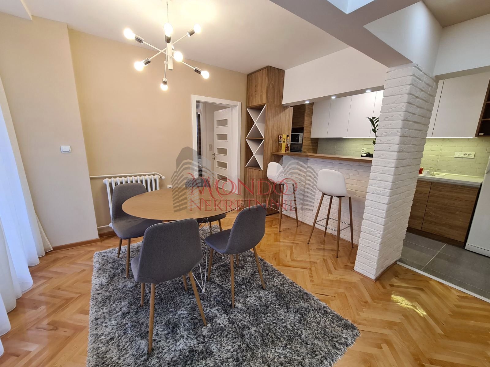 Odlican dvoiposoban stan u samom centru grada, renoviran!