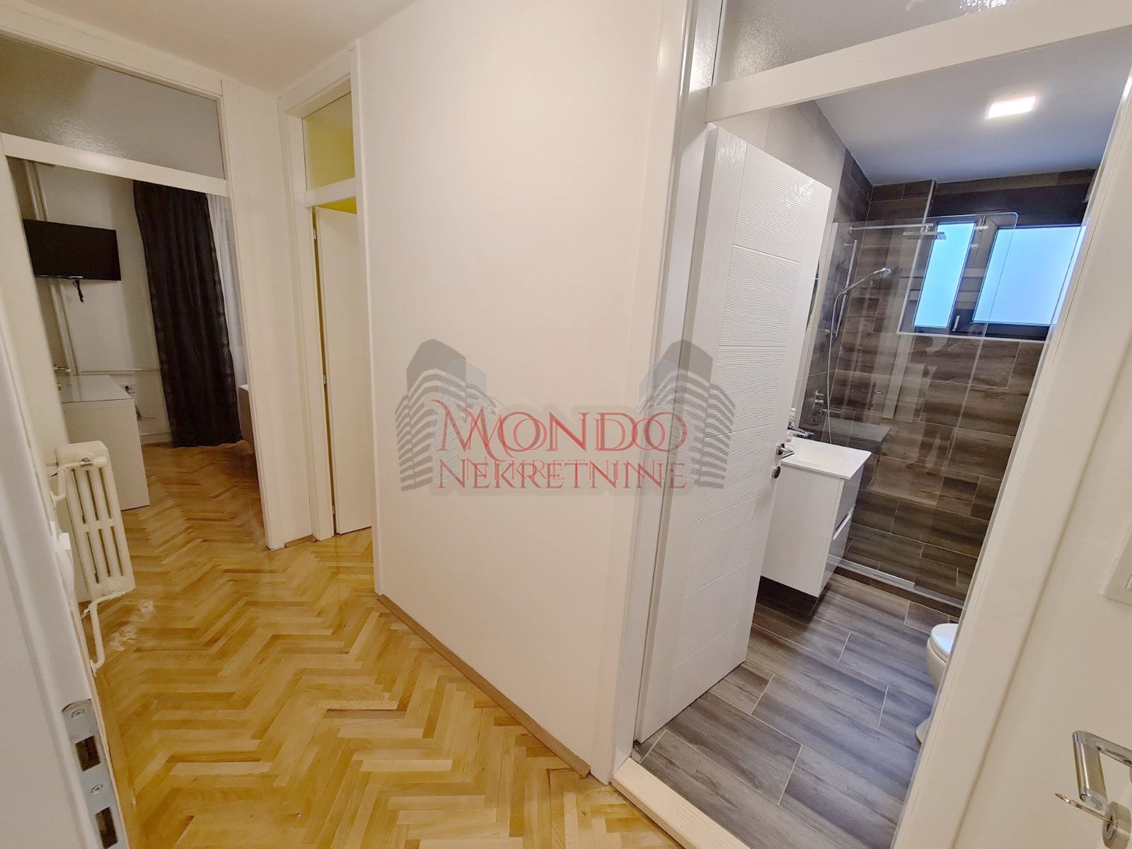 Odlican dvoiposoban stan u samom centru grada, renoviran!