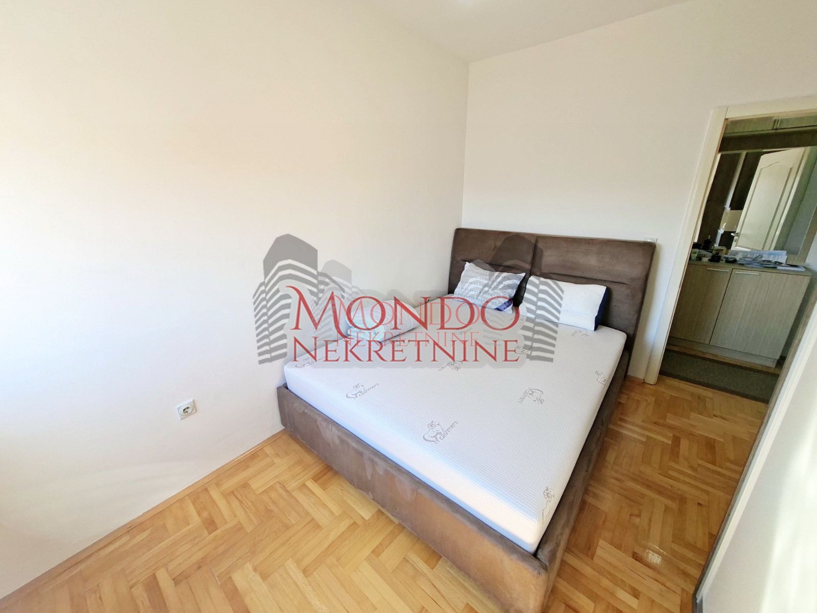 Jednoiposoban LUX stan kod Doma zdravlja