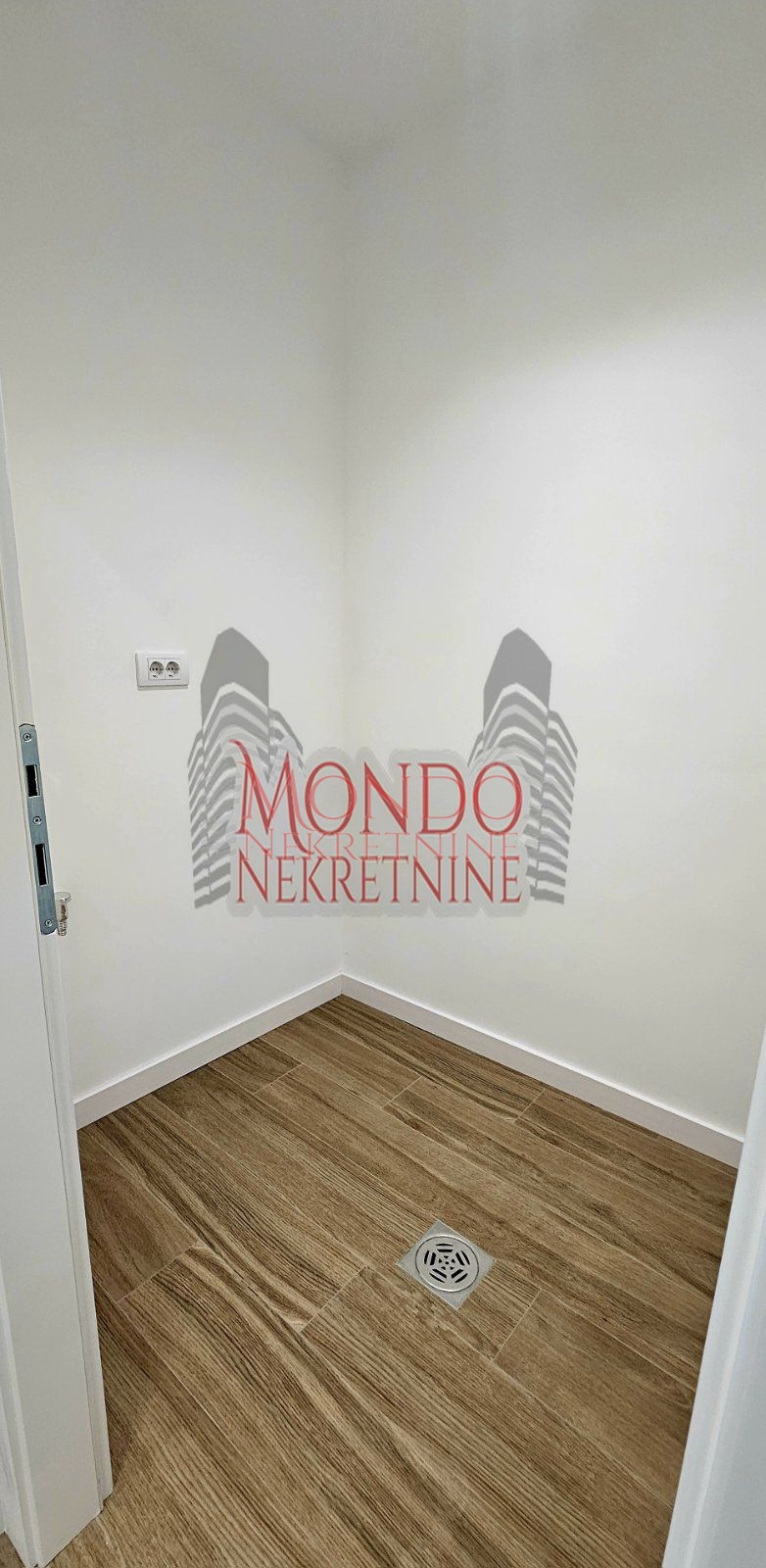 Prodaje se dvoiposoban renoviran stan,Duvanište.