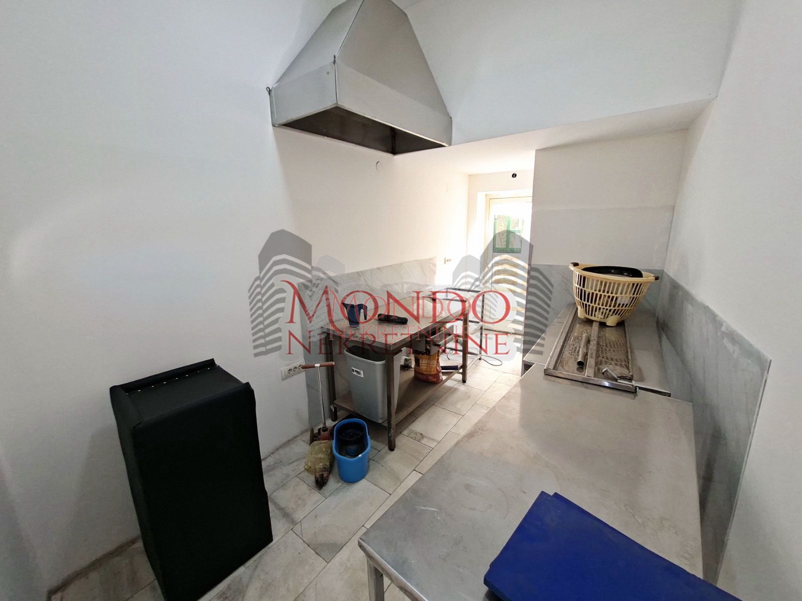 Lokal Kod Crkve Sv. Luka, TA, 12m2, Niš