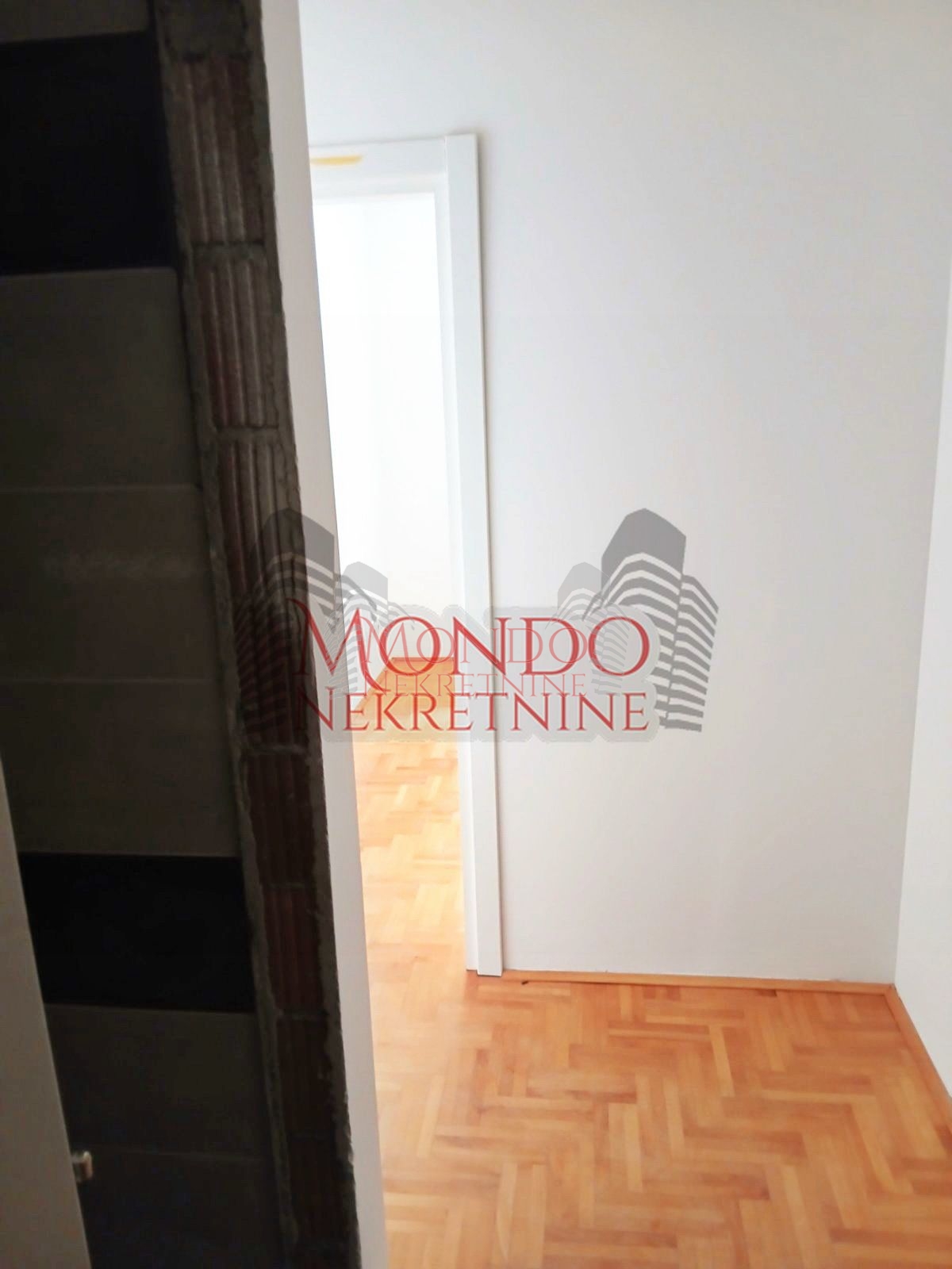 Prodaje se jednoiposoban stan u novogradnji kod Delte.