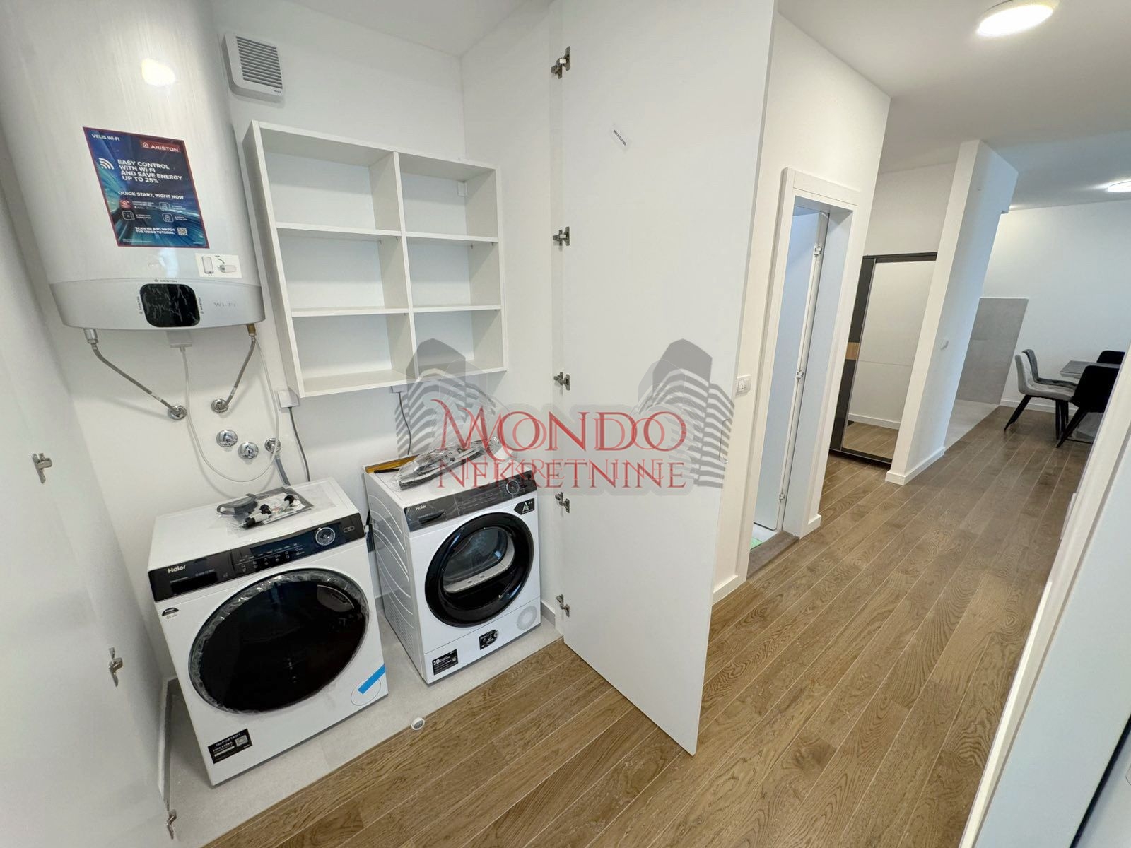 Trosoban opremljen stan u Delta Residence, neuseljavan