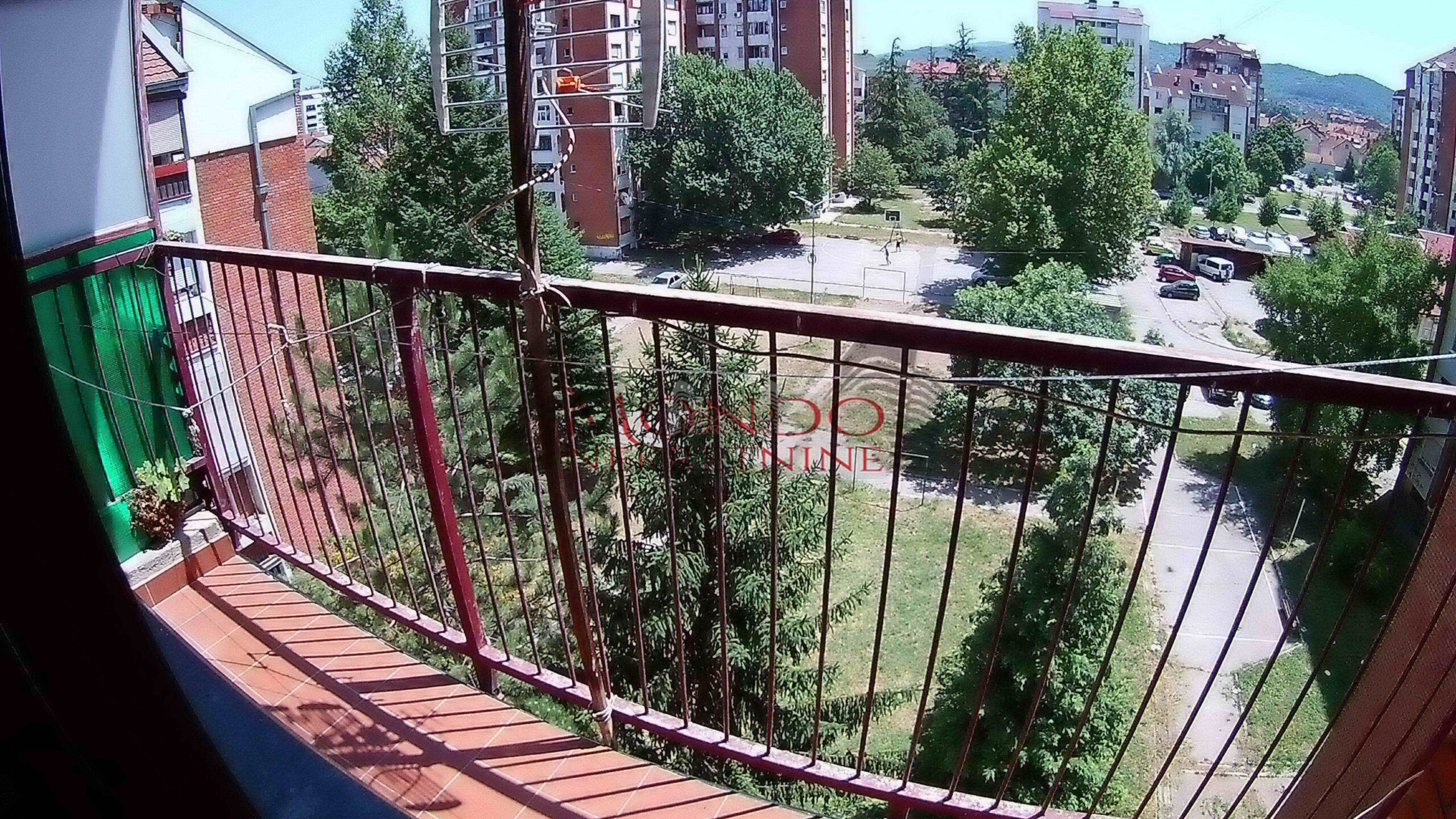 Izdaje se garsonjera preko puta Roda centra u Duvanistu