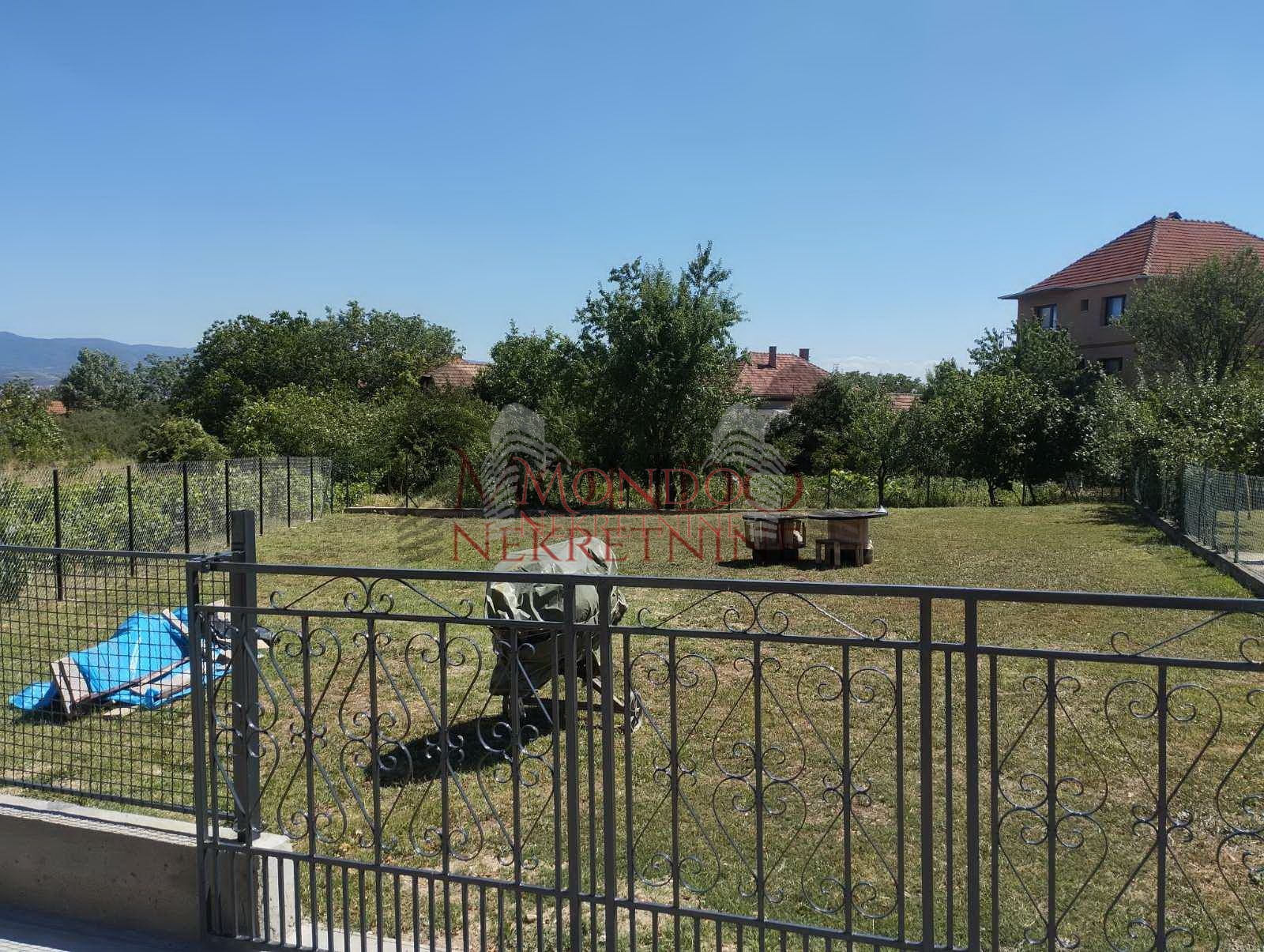 Izdavanje placa D Komren