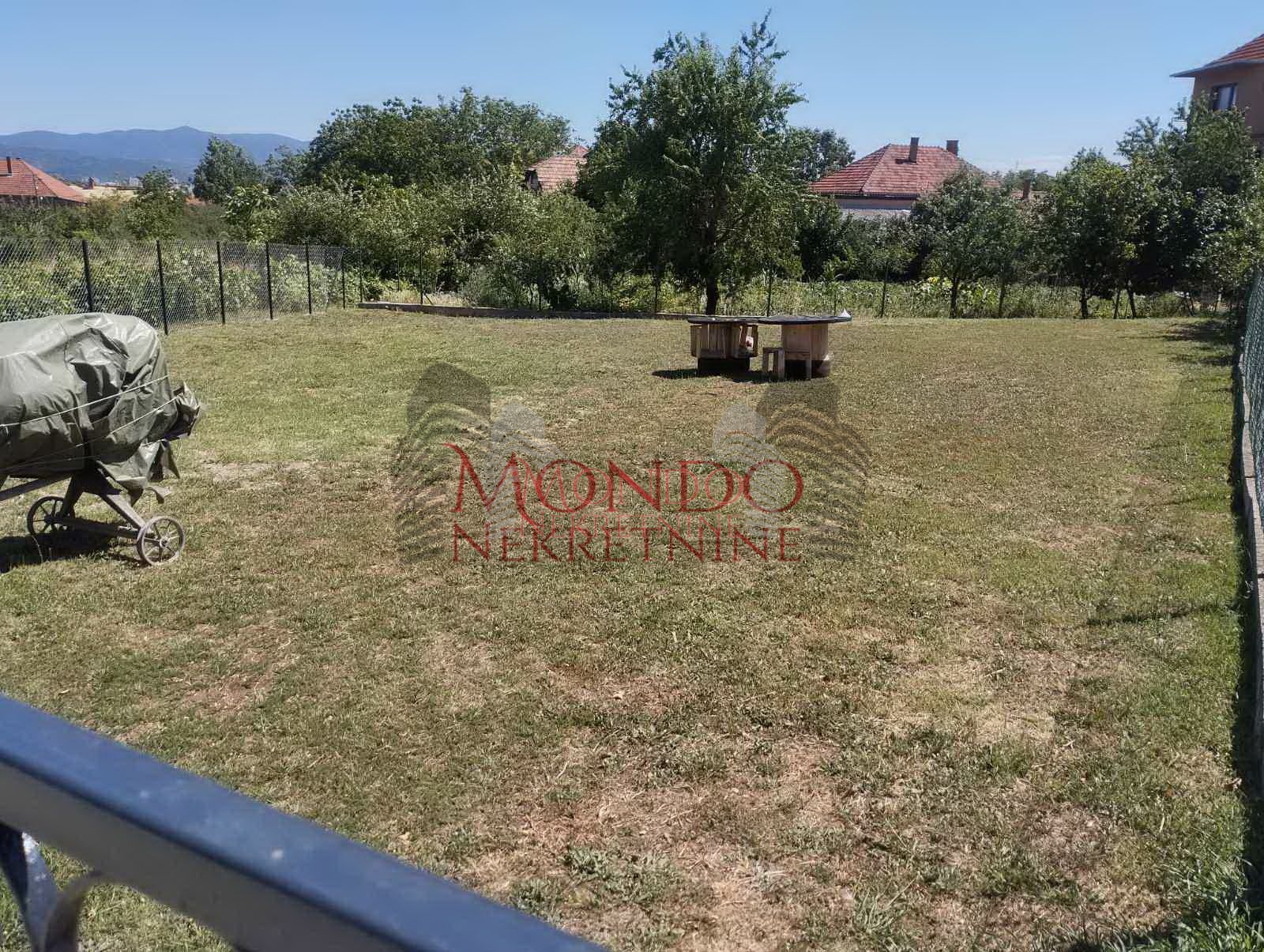 Izdavanje placa D Komren