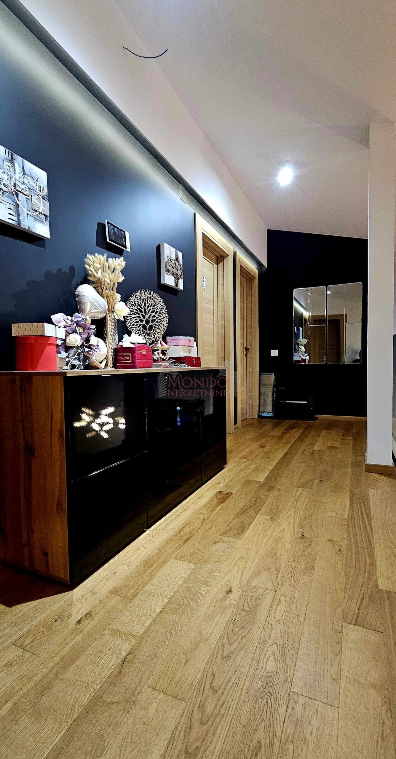 Lux  4.0 soban, 132 m2 + 46 m2, Pantelej