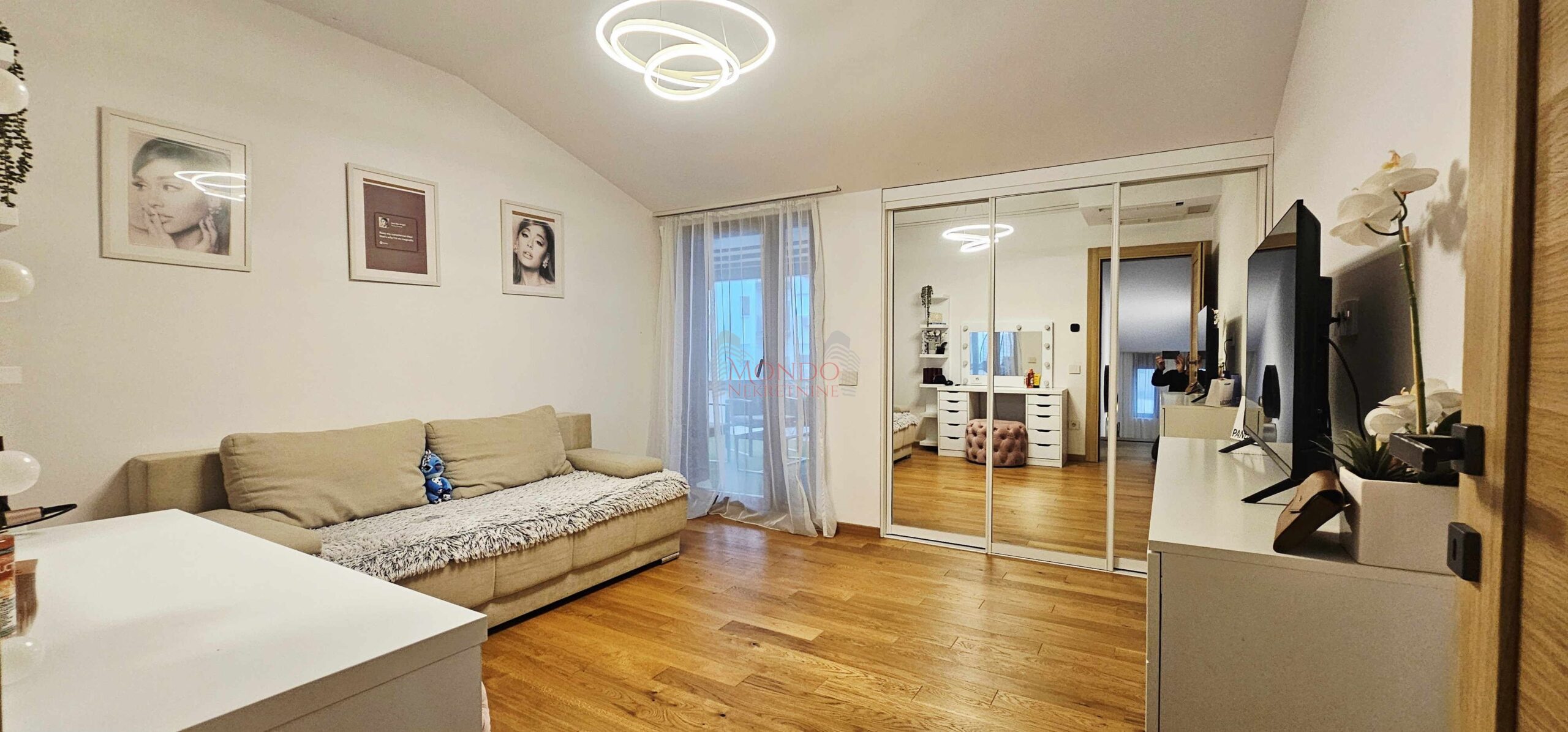 Lux  4.0 soban, 132 m2 + 46 m2, Pantelej