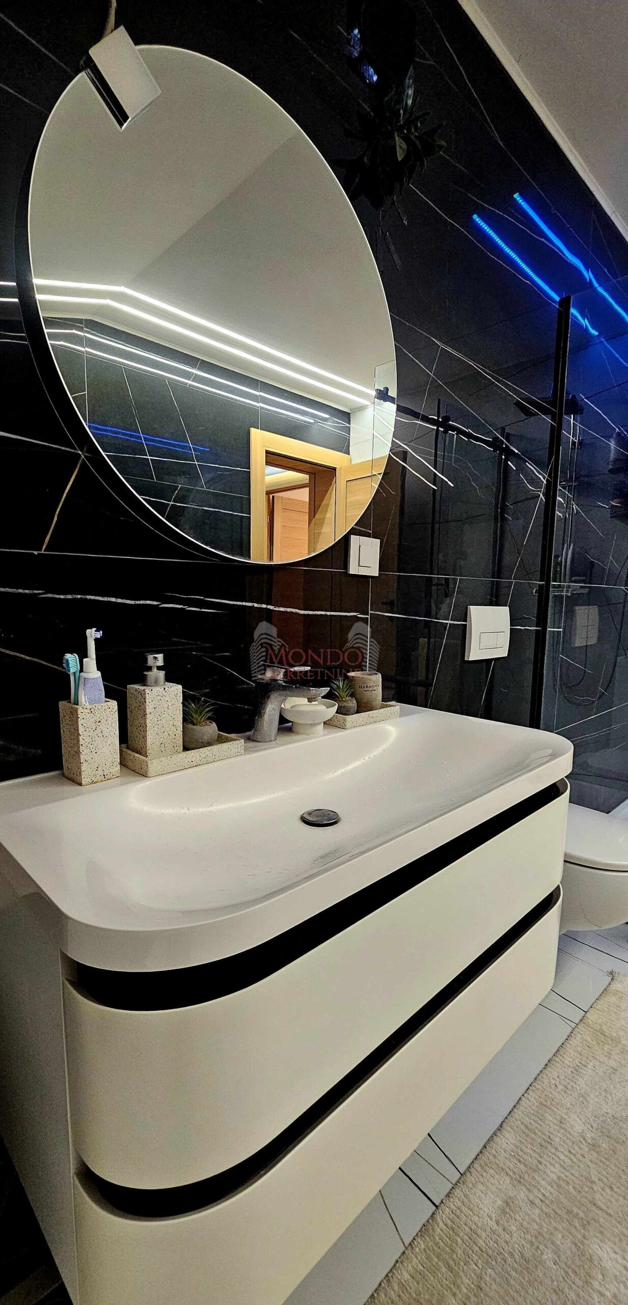 Lux  4.0 soban, 132 m2 + 46 m2, Pantelej