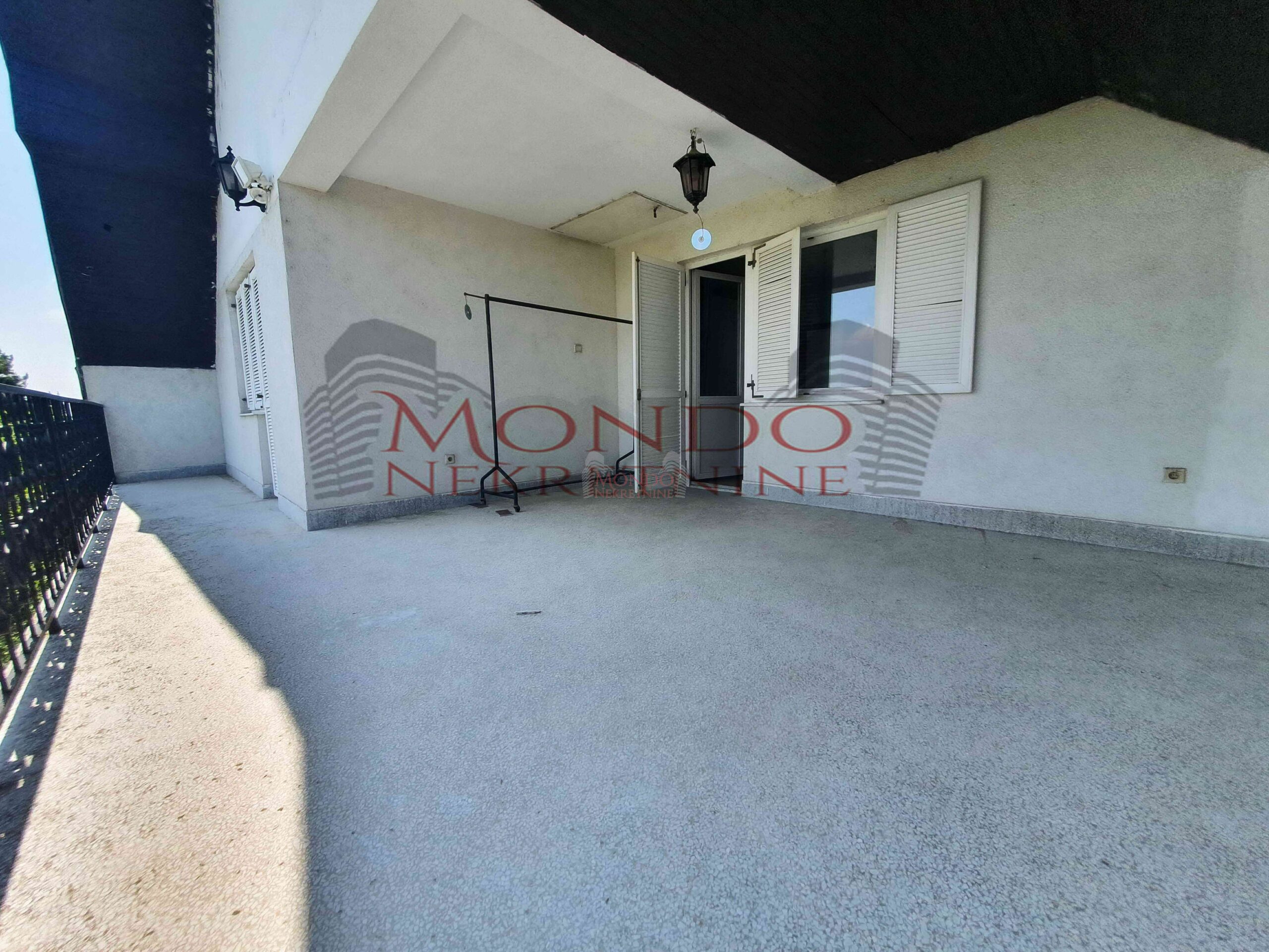 Prodaja kuće u okolini Niša, 450m2, plac 10 ari
